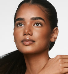 Elsadieka wears pocket bronze bake