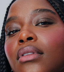 dark skin model wears pocket blush juice box