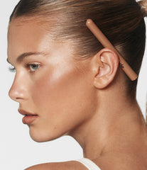abigael with peptide lip shape squeeze